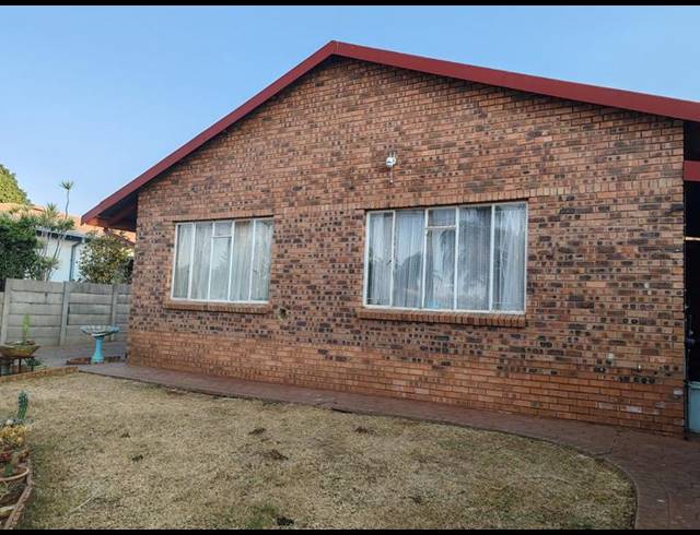 4 BEDROOM HOUSE FOR SALE IN PRETORIA GARDENS